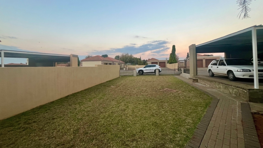 2 Bedroom Property for Sale in Flamwood North West